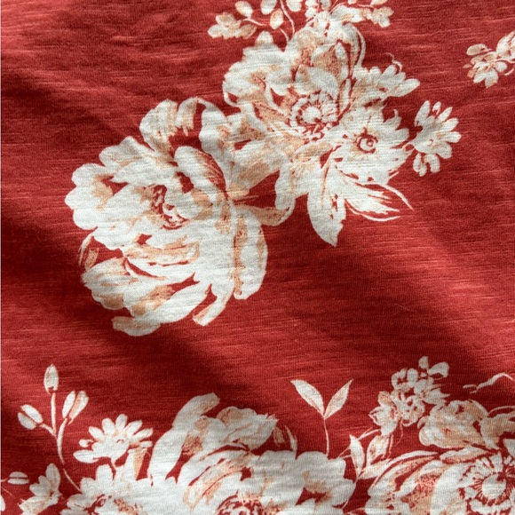 Maurices 24/7 Floral V Neck Mineral Red Women's Top - Picture 4 of 6